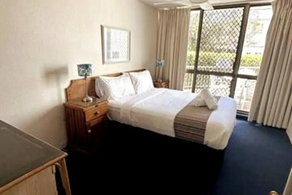 2 Bedroom Ocean View - Alexandria Apartments -Alexandra Headland マルーチードール