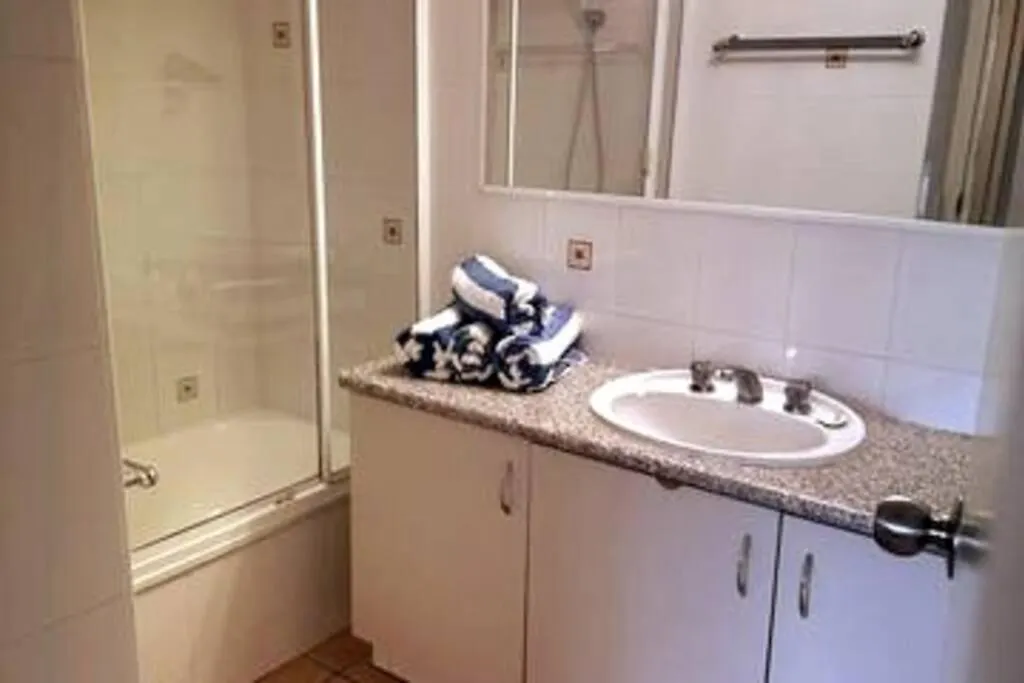 2 Bedroom Ocean View - Alexandria Apartments -Alexandra Headland マルーチードール